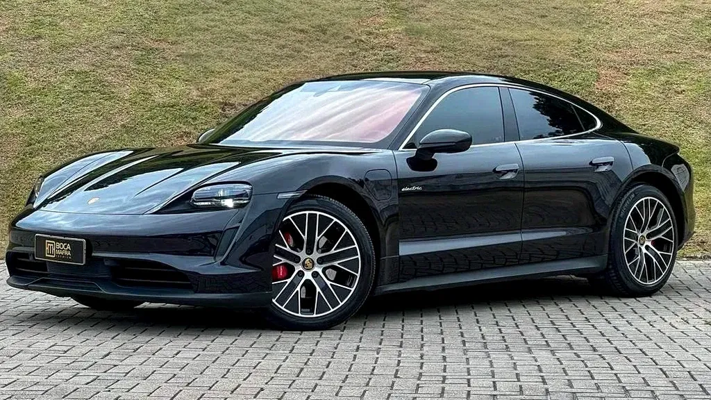 Foto de um porsche taycan