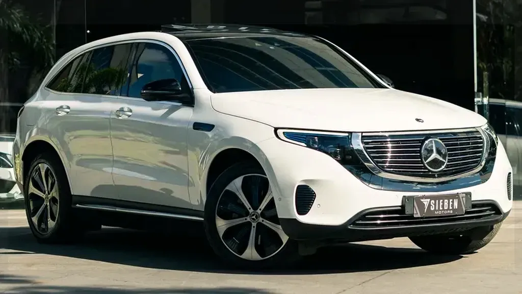 Foto de um mercedes eqc 400