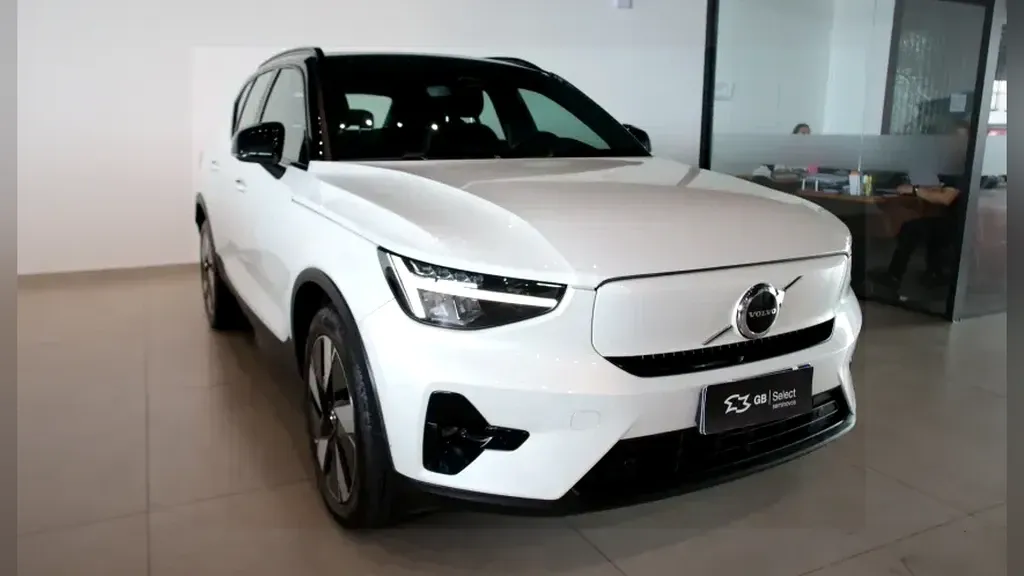 Foto de um volvo xc40 recharge