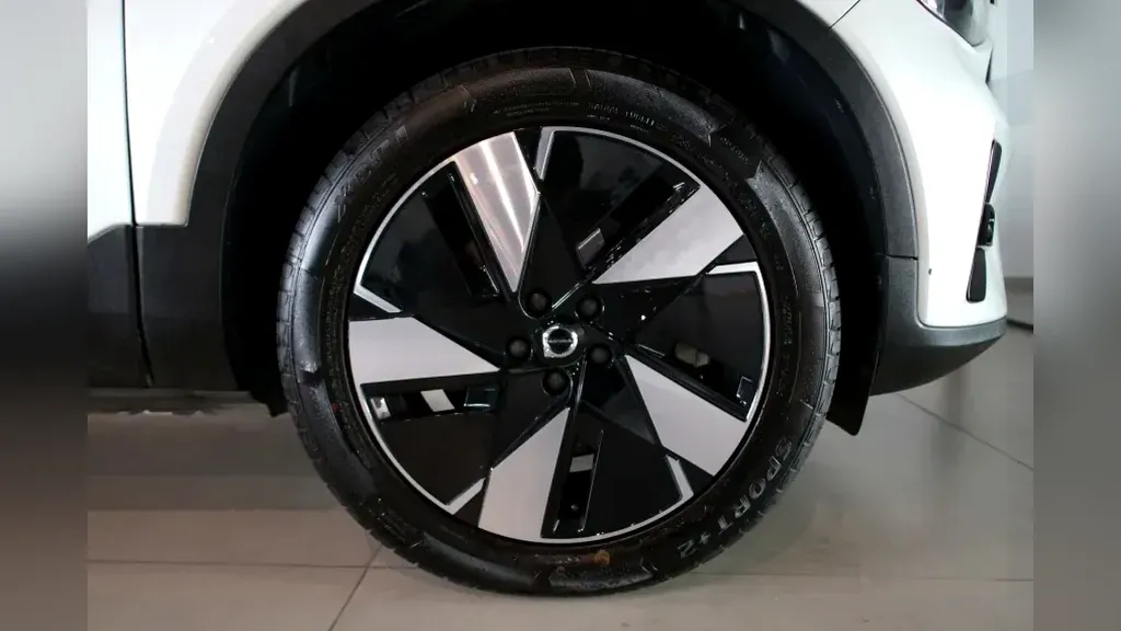 Volvo XC40 Recharge - Imagem 4