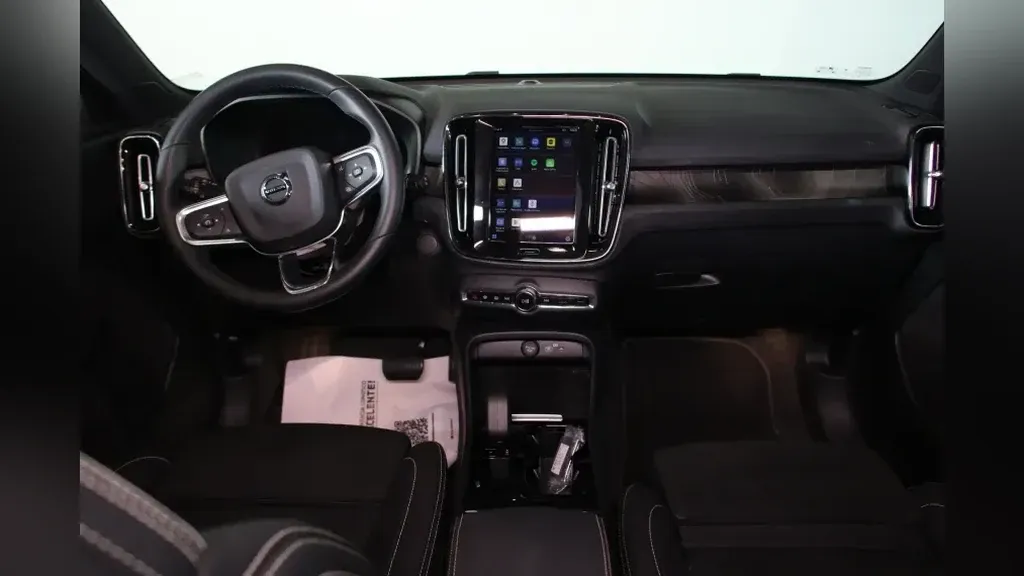 Volvo XC40 Recharge - Imagem 5