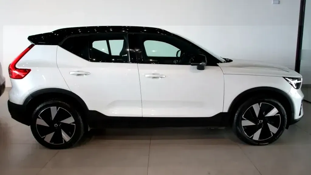 Volvo XC40 Recharge - Imagem 8