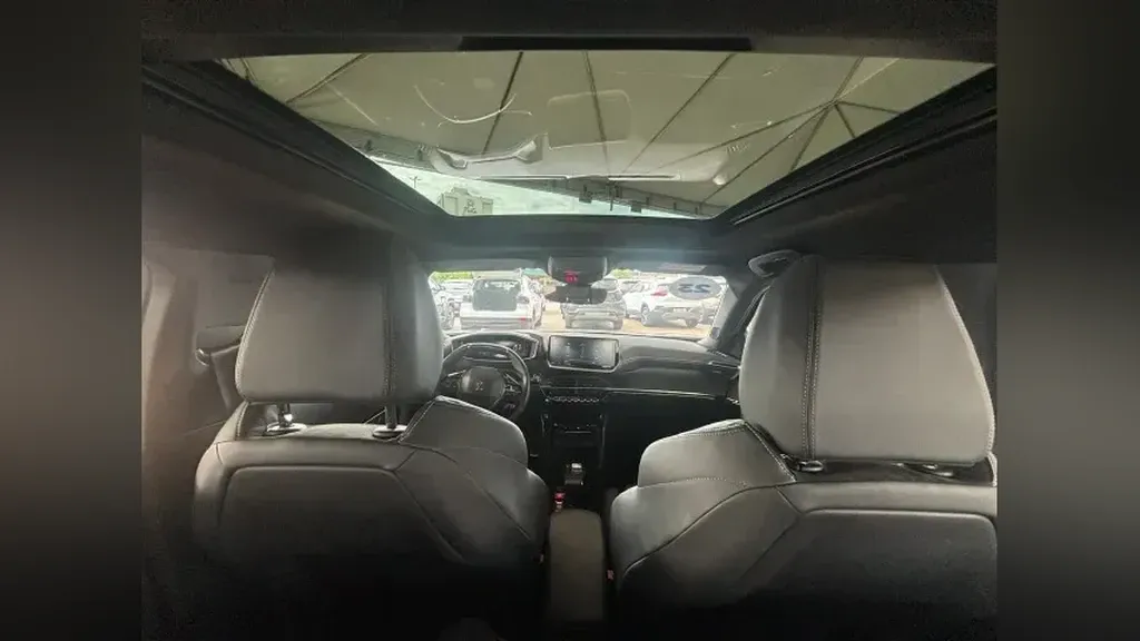 Peugeot E-2008 - Imagem 7