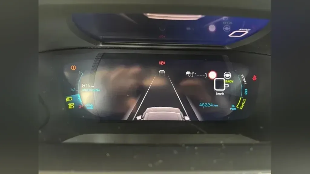 Peugeot E-2008 - Imagem 10