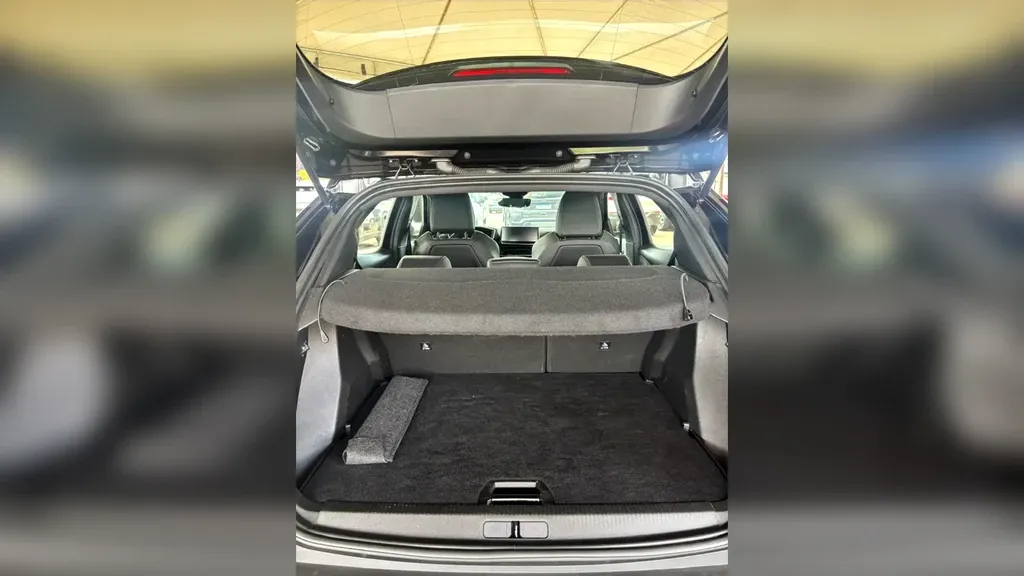 Peugeot E-2008 - Imagem 11