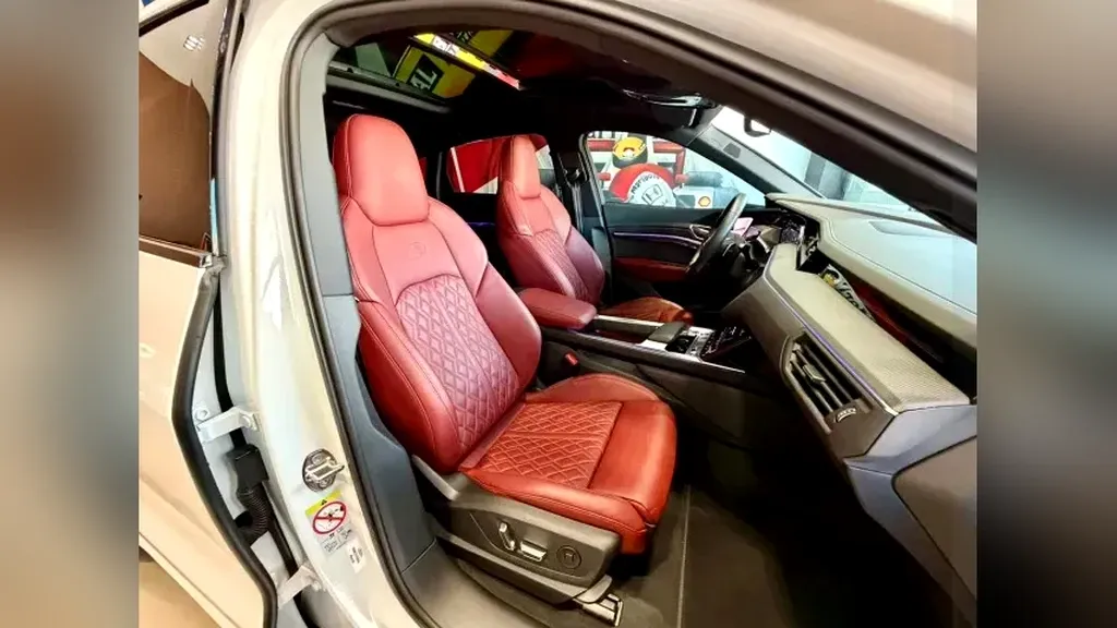 Audi E-tron S Sportback - Imagem 13