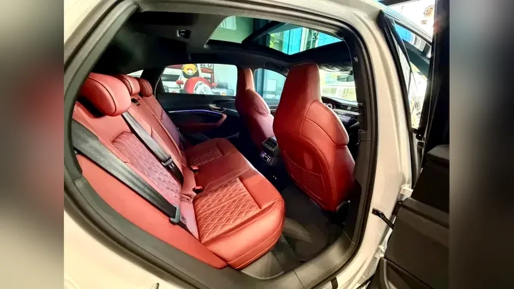 Audi E-tron S Sportback - Imagem 14