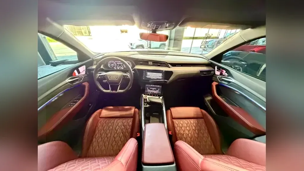 Audi E-tron S Sportback - Imagem 15