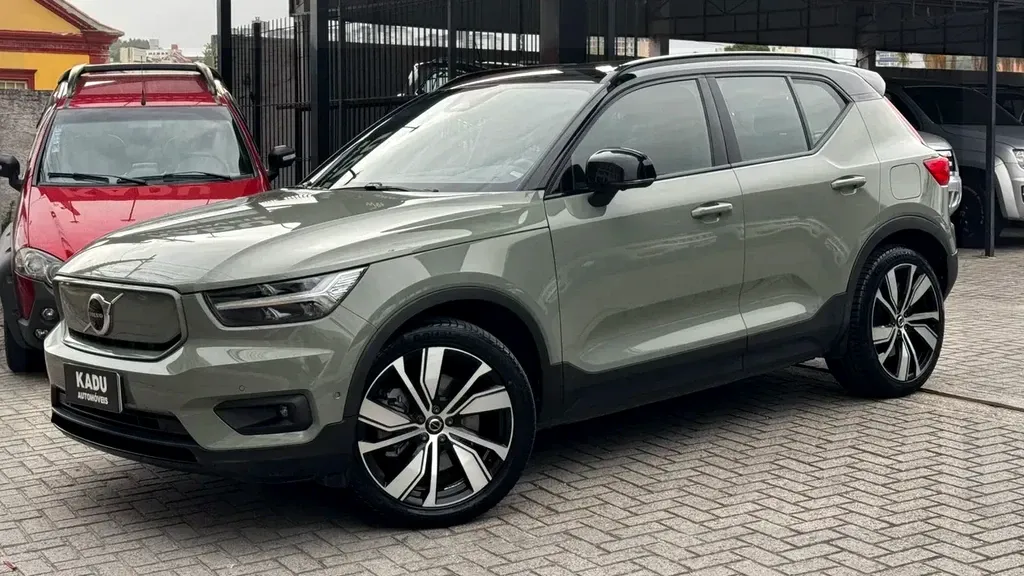 Foto de um volvo xc40 recharge