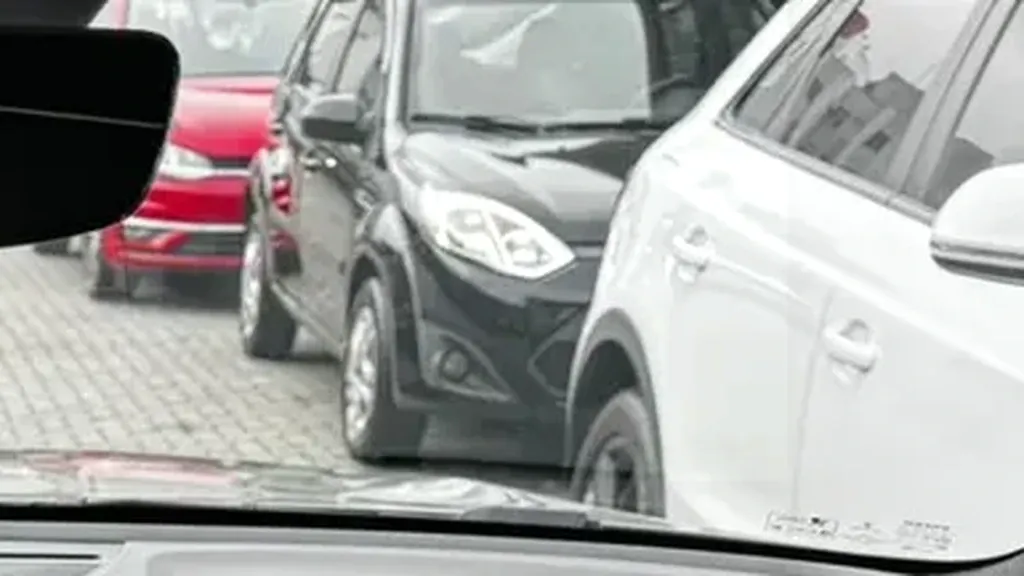 Volvo XC40 Recharge - Imagem 12