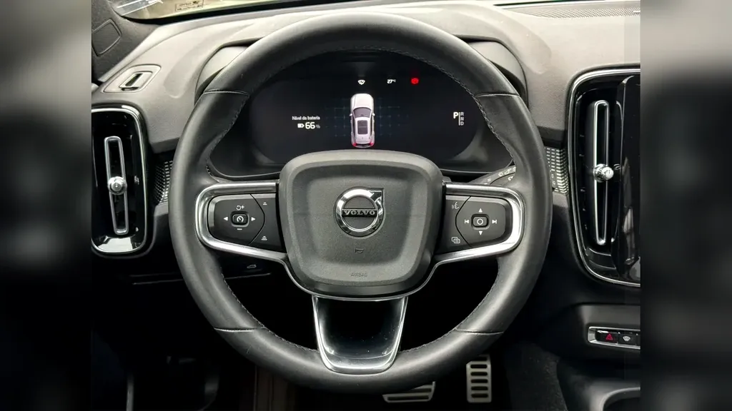 Volvo XC40 Recharge - Imagem 14