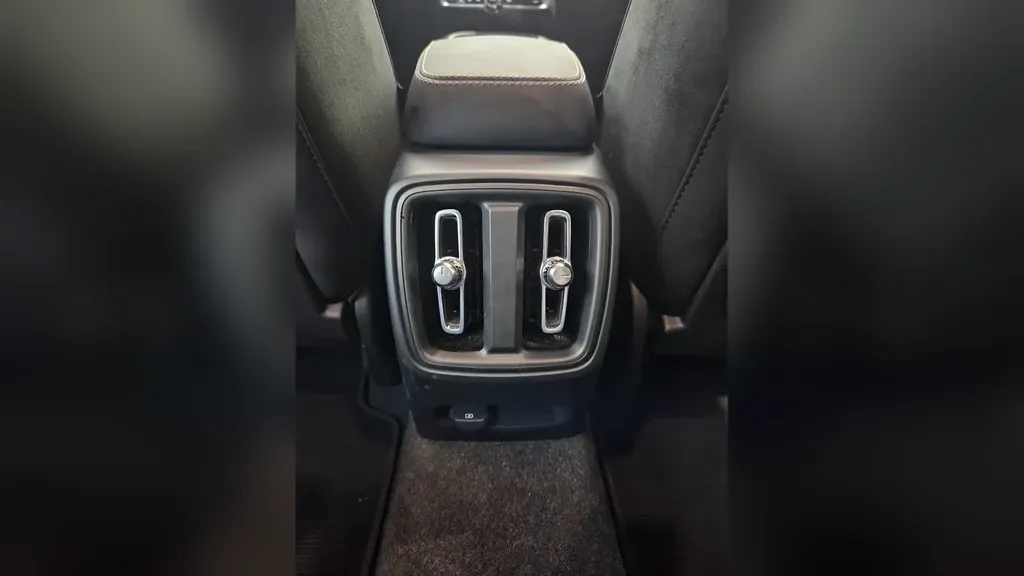 Volvo C40 Recharge - Imagem 14