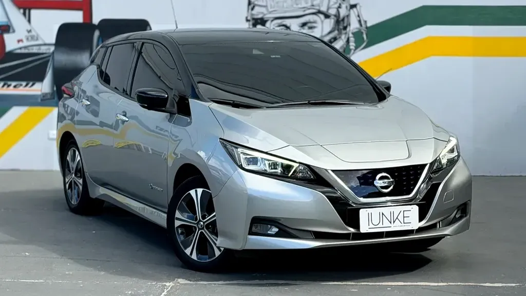 Foto de um nissan leaf
