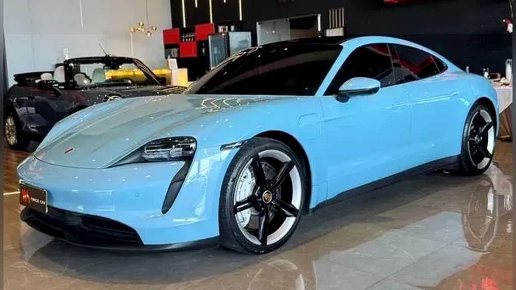 Foto de um porsche taycan