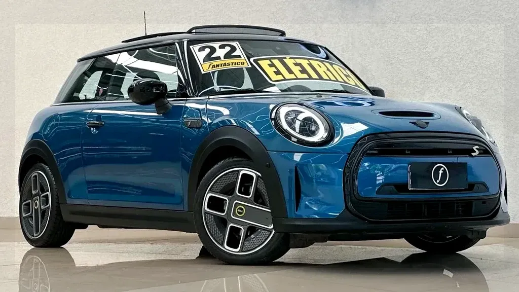 Foto de um mini cooper se