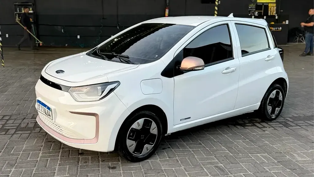 Foto de um jac e-js1