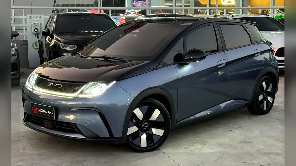 Foto de um byd dolphin plus