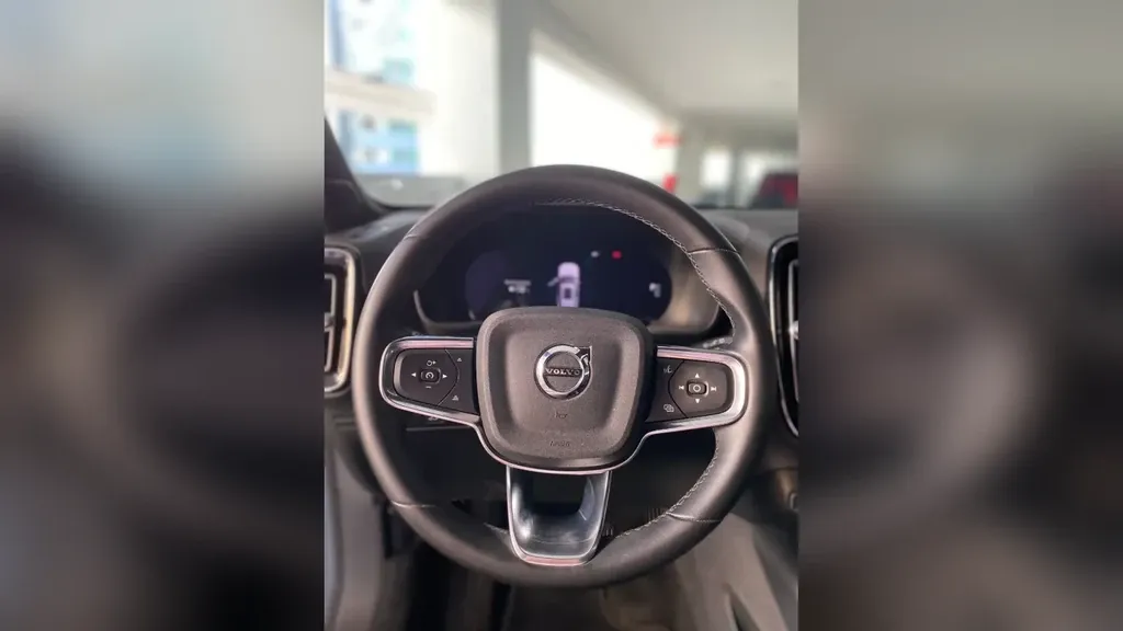 Volvo XC40 Recharge - Imagem 8