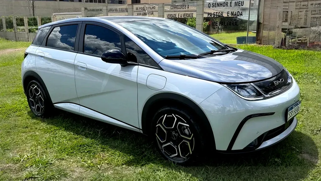 Foto de um byd dolphin plus