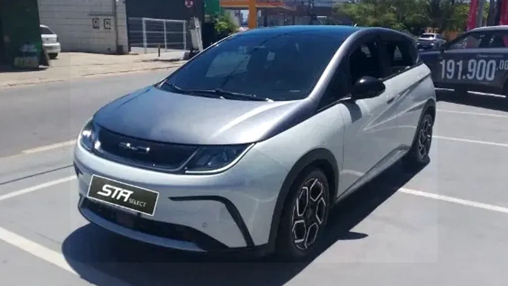 Foto de um byd dolphin plus