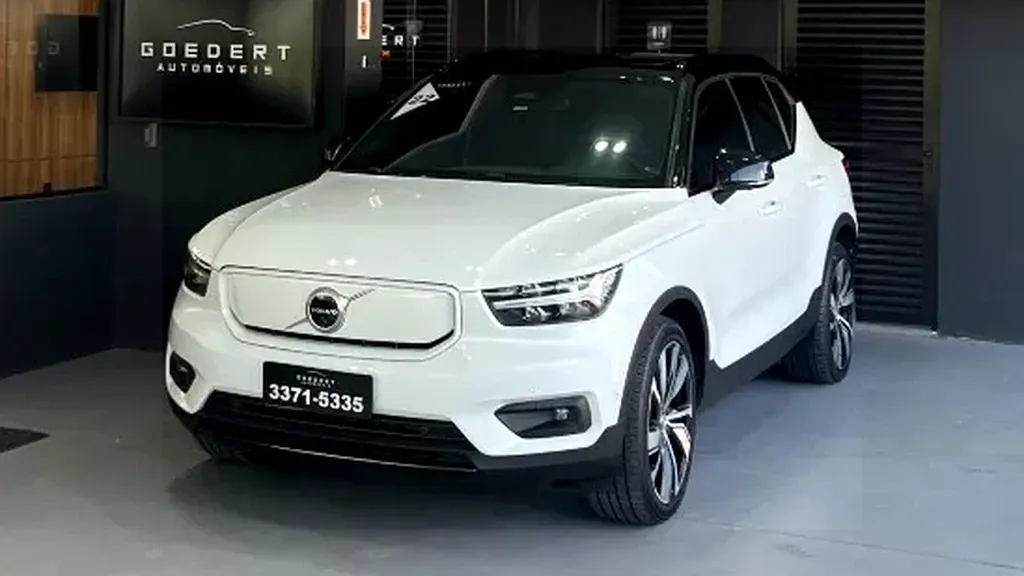 Foto de um volvo xc40