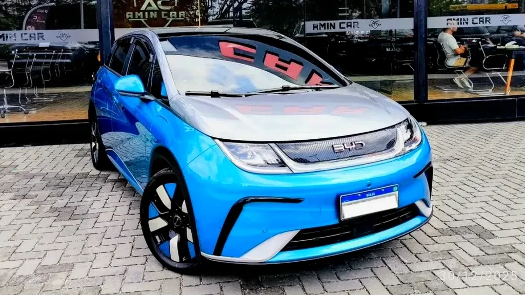 Foto de um byd dolphin plus