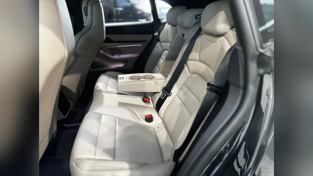 Porsche Taycan - Imagem 14