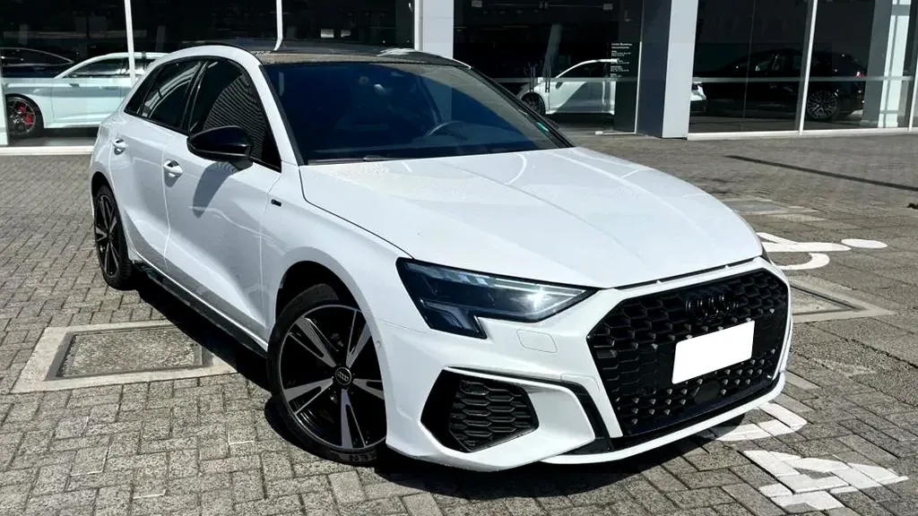 Foto de um audi a3 sportback e-tron