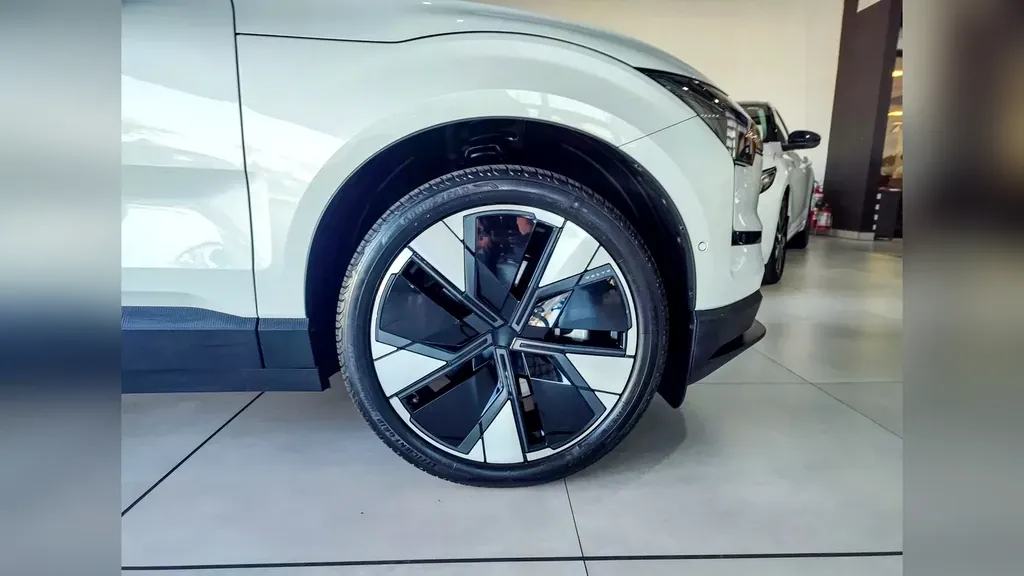 Volvo EX30 - Imagem 8