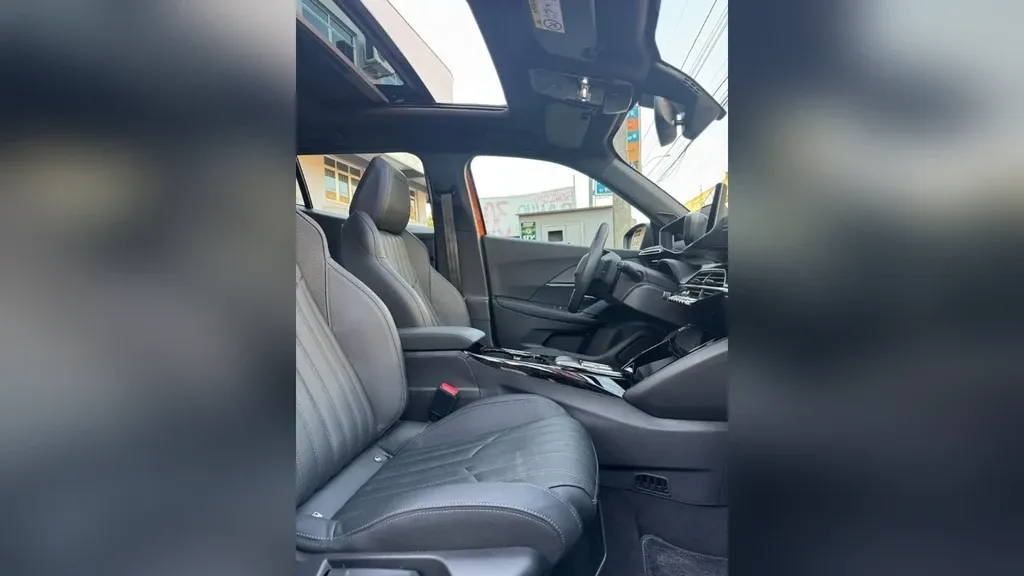 Peugeot E-2008 - Imagem 14