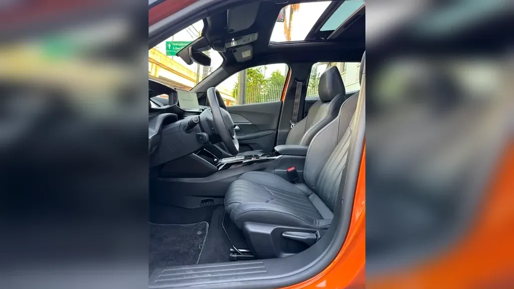 Peugeot E-2008 - Imagem 15