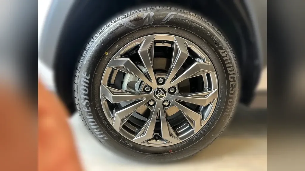 Toyota Rav4 EV - Imagem 14