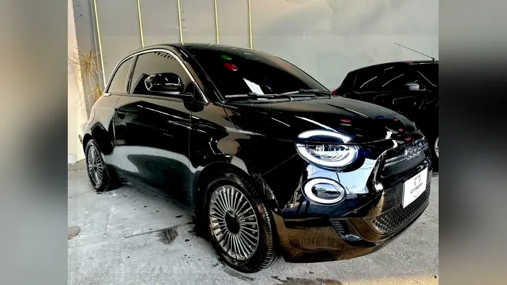 Foto de um fiat 500e