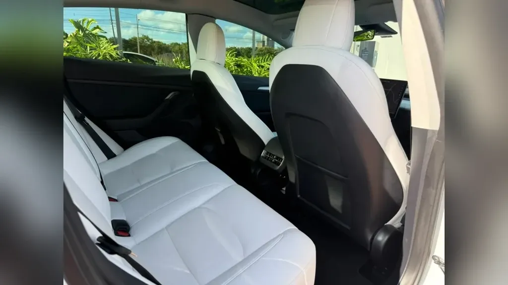 Tesla Model 3 - Imagem 10