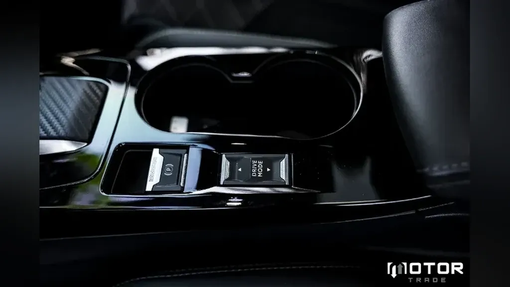 Peugeot E-2008 - Imagem 17