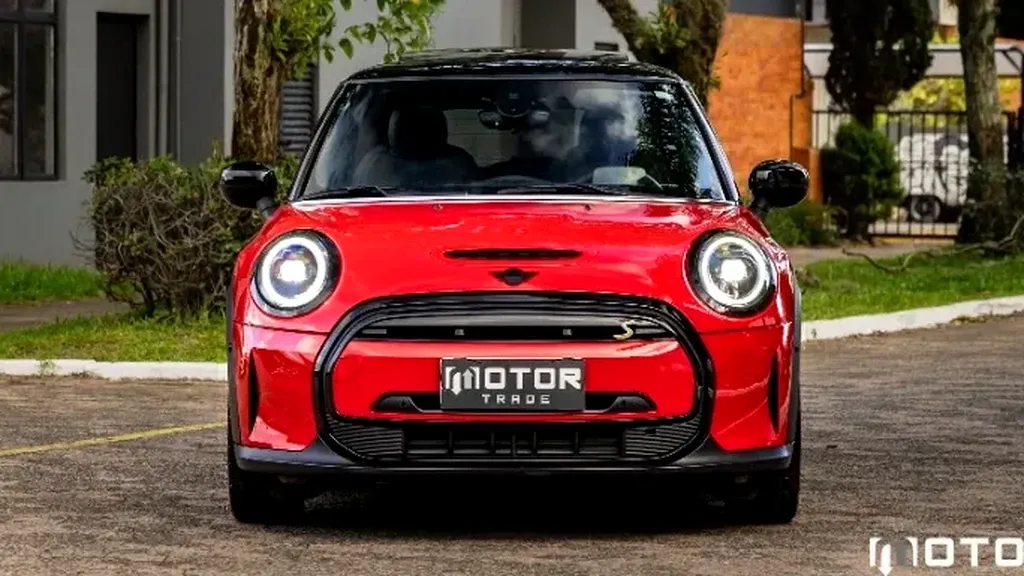 Foto de um mini cooper se