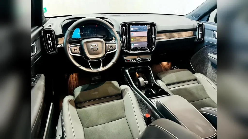 Volvo EX40 - Imagem 11