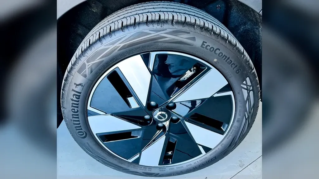 Volvo EX40 - Imagem 19