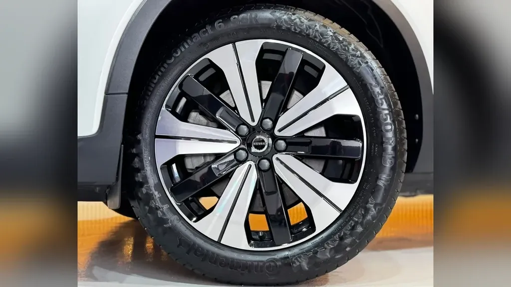 Volvo XC40 Recharge - Imagem 9