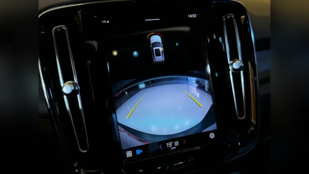 Volvo XC40 Recharge - Imagem 12