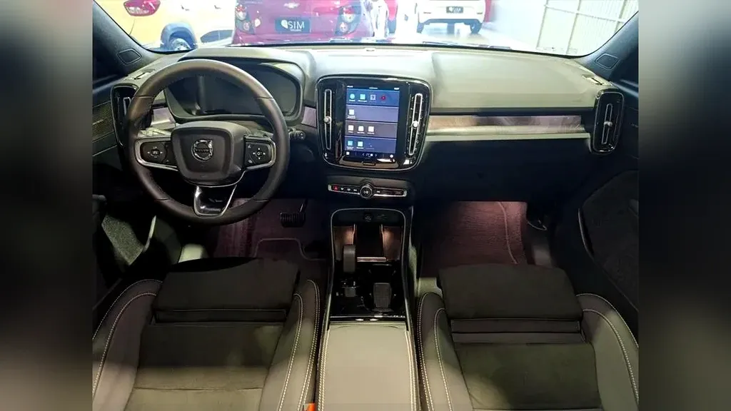 Volvo XC40 Recharge - Imagem 8