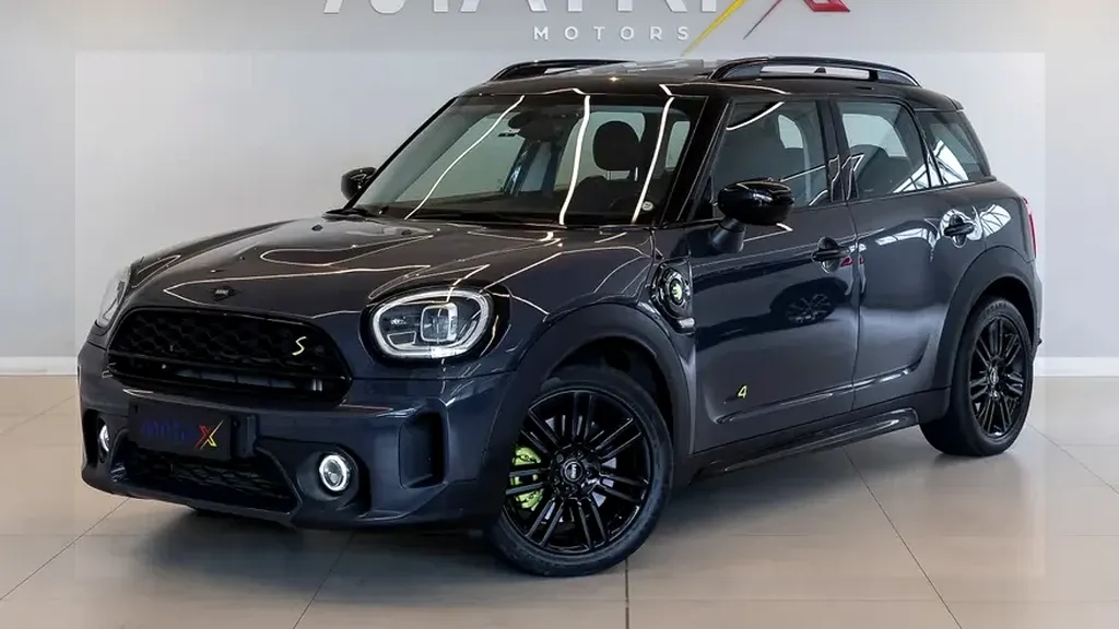 Foto de um mini cooper se