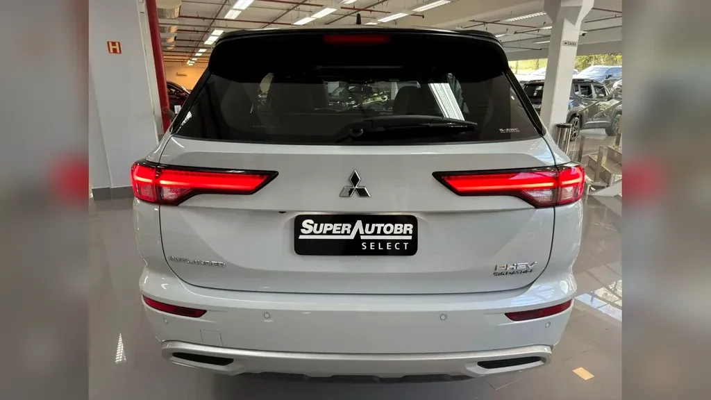 Mitsubishi Outlander - Imagem 5