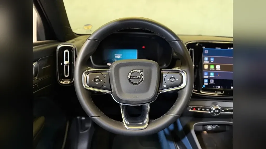 Volvo XC40 Recharge - Imagem 12