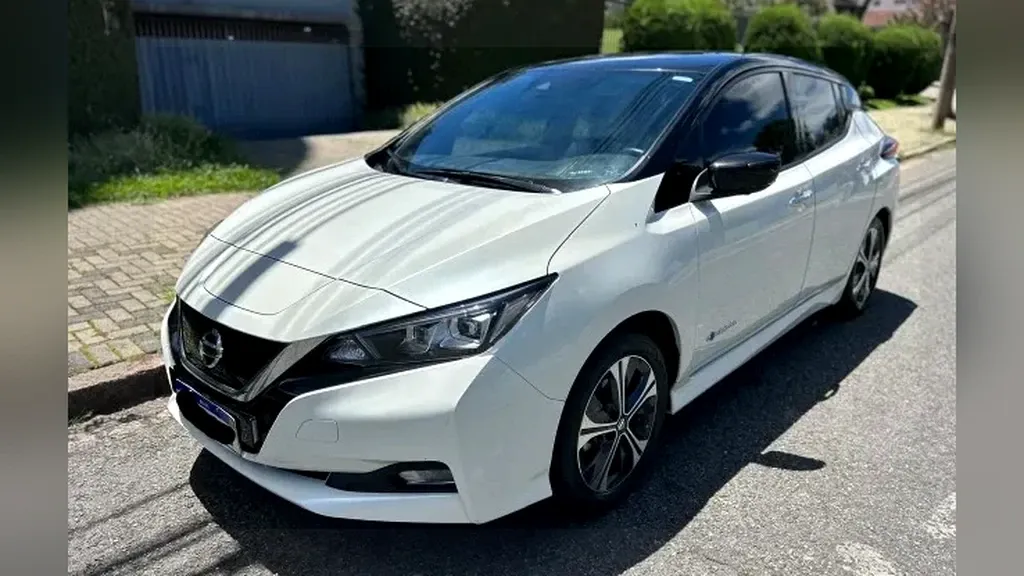 Foto de um nissan leaf
