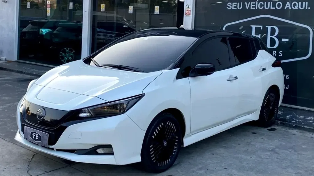 Foto de um nissan leaf