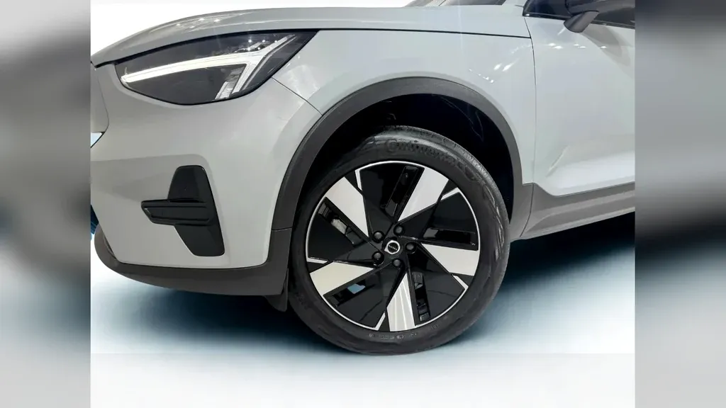 Volvo EX40 - Imagem 18