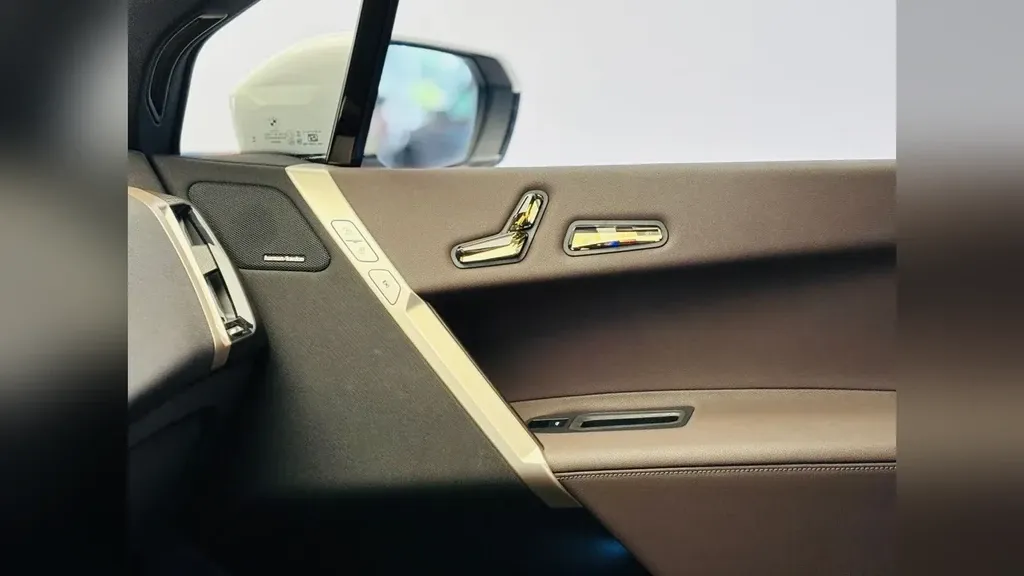 BMW Ix - Imagem 10