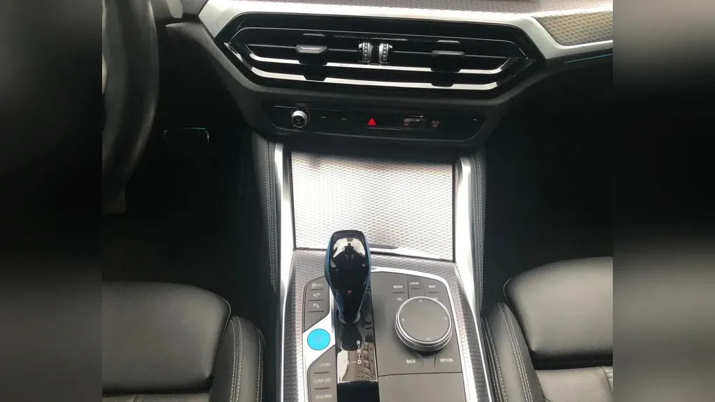 BMW I4 Edrive40 - Imagem 15