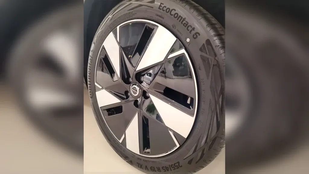 Volvo EX40 - Imagem 8